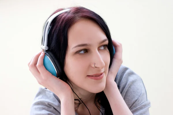 Caucasian dark haired woman with earphones — Stock Photo, Image