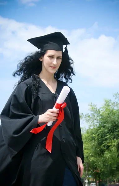 Glücklicher Doktorand im Mantel mit Diplom — Stockfoto