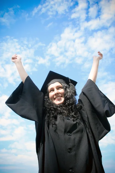 Pelerin yükseldi Kollarını açarak içinde mutlu bir yüksek lisans öğrencisi