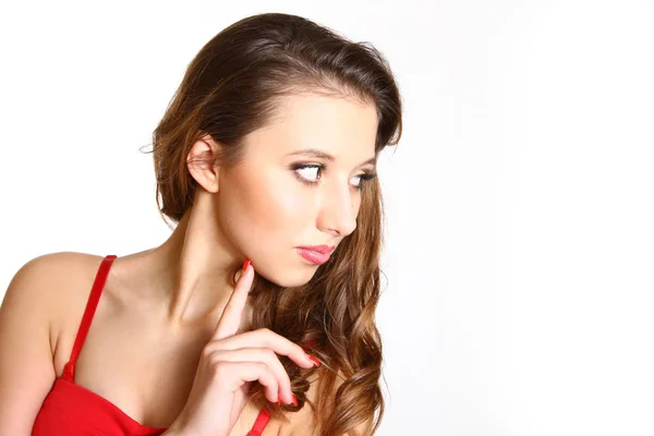 Retrato de menina bonita em um vestido vermelho com maquiagem isolada o — Fotografia de Stock