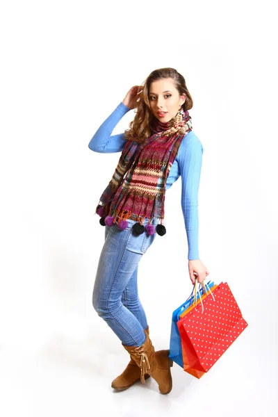 Retrato de menina posando com sacos de compras isolados — Fotografia de Stock