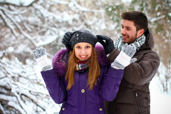 Happy young couple in winter park outdoors — Stock Photo, Image