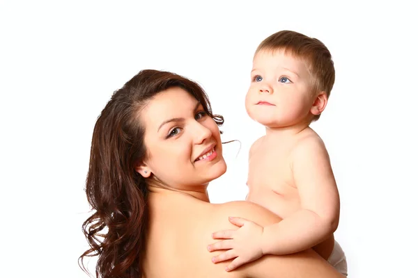 白い背景の上の赤ちゃんと一緒に幸せな若い母 — ストック写真