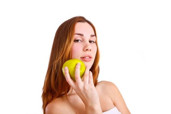 Atractiva joven con una manzana — Foto de Stock