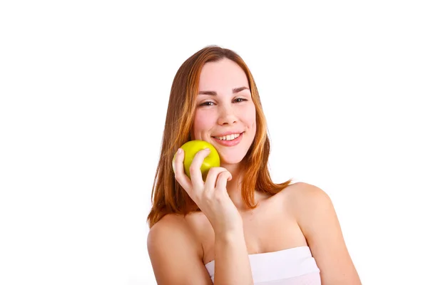 Viehättävä nuori nainen omena — kuvapankkivalokuva