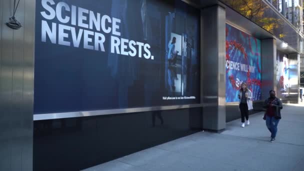 New York New York 235 Doğu Cadde Deki Pfizer Karargahının — Stok video