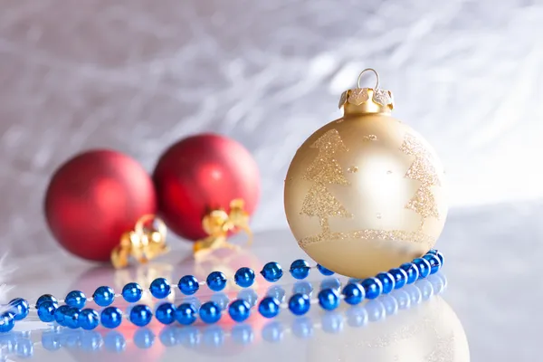 Bolas de Natal no fundo abstrato — Fotografia de Stock