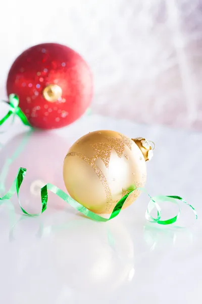 Bolas de Natal no fundo abstrato — Fotografia de Stock