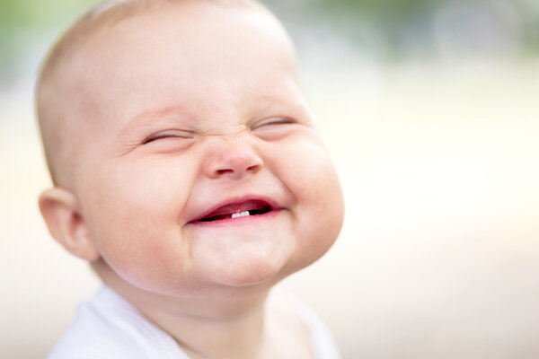 Souriant bébé mignon — Photo