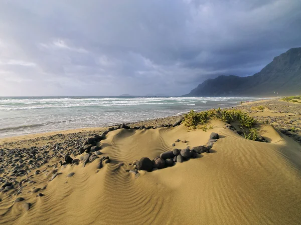 Caleta de famara, lanzarote, Kanarieöarna, Spanien — Stockfoto