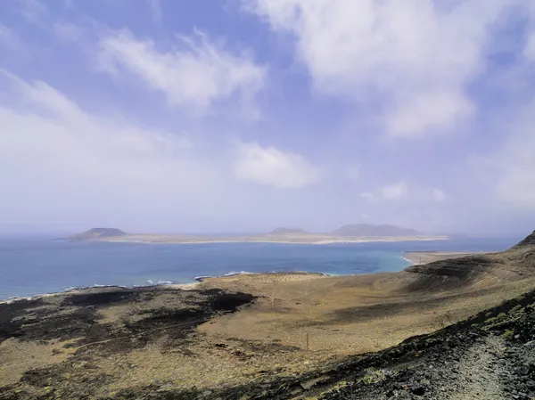 Famara Cliffs and Graciosa Island, Lanzarote, Isole Canarie, Spagna — Foto Stock