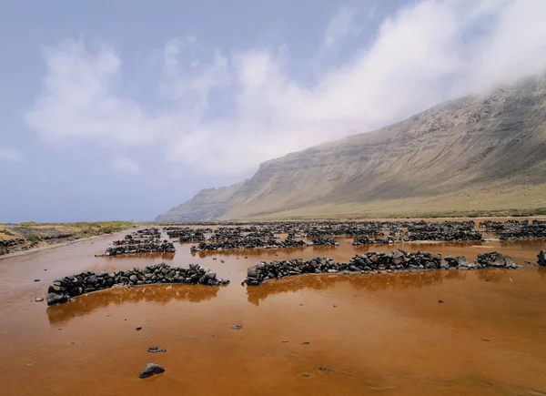 Famara Cliffs and Salinas del Rio, Lanzarote, Îles Canaries, Espagne — Photo