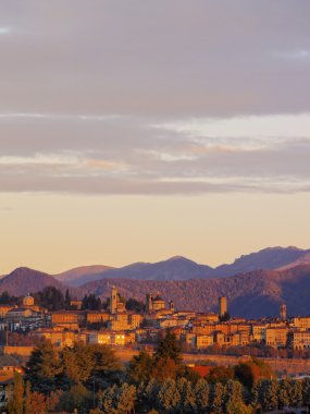 Bergamo cityscape sırasında sunrise, Lombardiya, İtalya
