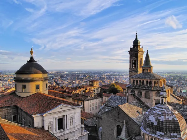 Bergamo, pohled z radnice věž, Lombardie, Itálie — Stock fotografie