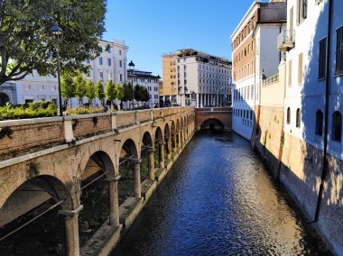 Mantua, Lombardiya, İtalya'da kanal