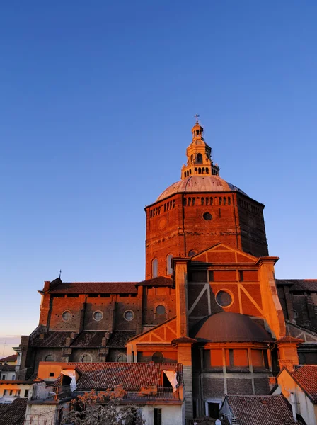 Broletto-Kathedrale in Pavia, Lombardei, Italien — Stockfoto