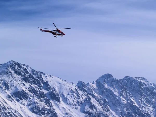 Mentő helikopter, Tátra, Lengyelország — Stock Fotó