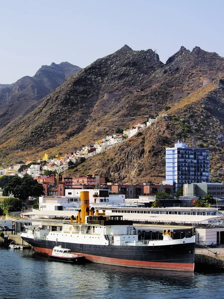 Big Ship perto de Tenerife, Ilhas Canárias, Espanha — Fotografia de Stock