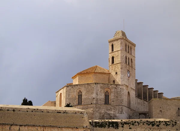 イビサ島の町、バレアレス諸島、スペインの大聖堂 — ストック写真