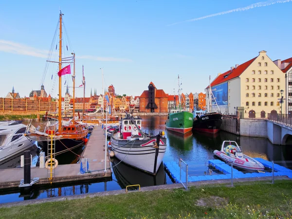 Paisaje urbano de Gdansk y río Moltawa en Polonia — Foto de Stock