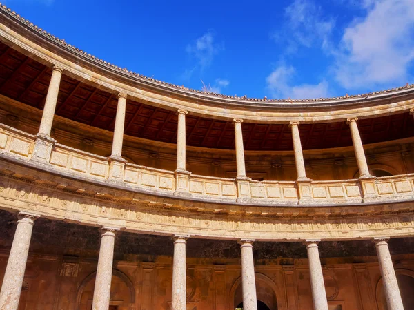 Het paleis van Karel v in granada — Stockfoto