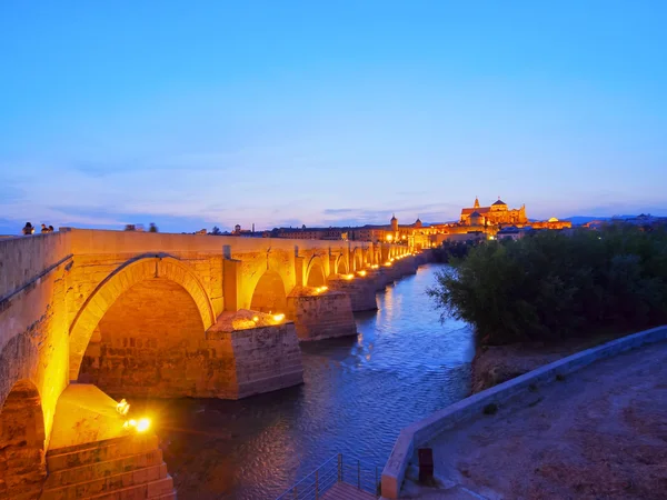 Римський міст у Кордові (Іспанія). — стокове фото