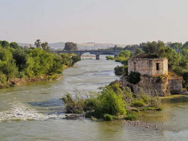 Річка Гвадалквівір в Кордова, Іспанія — стокове фото