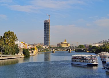 Seville cajasol Kulesi ve guadalquivir Nehri