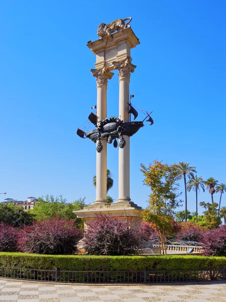 Monumento a Colón en Sevilla, España — Foto de Stock