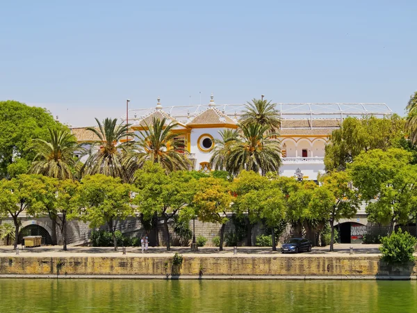 Sevilla a Guadalquivir-folyó — Stock Fotó