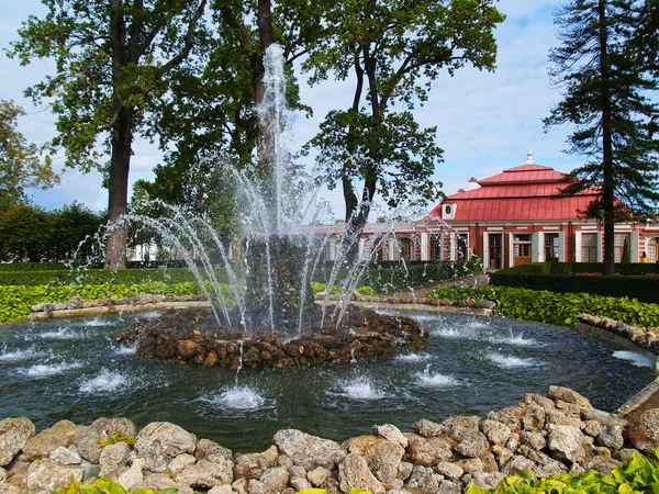 Parque en Peterhof en Rusia —  Fotos de Stock