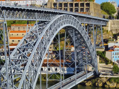 Porto içinde köprü