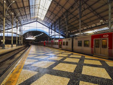 Lizbon Rossio tren istasyonu
