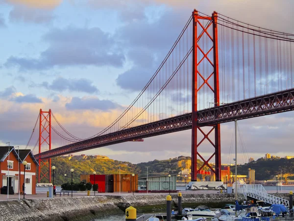 Мост в Лиссабоне — стоковое фото