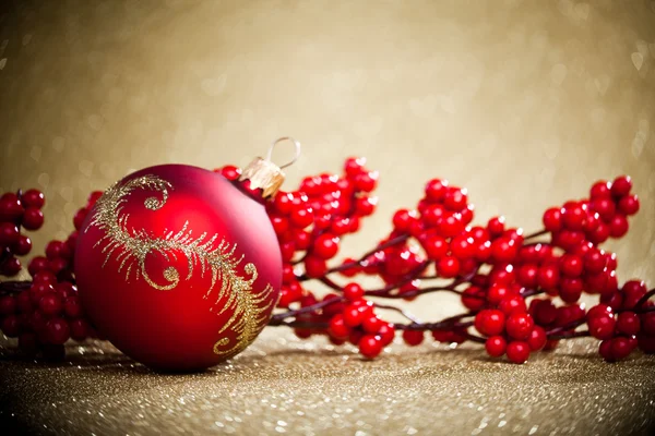ヨーロッパのホリーとのクリスマスの装飾 — ストック写真