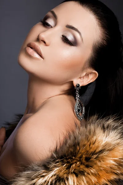Kürk güzel moda kadın — Stok fotoğraf