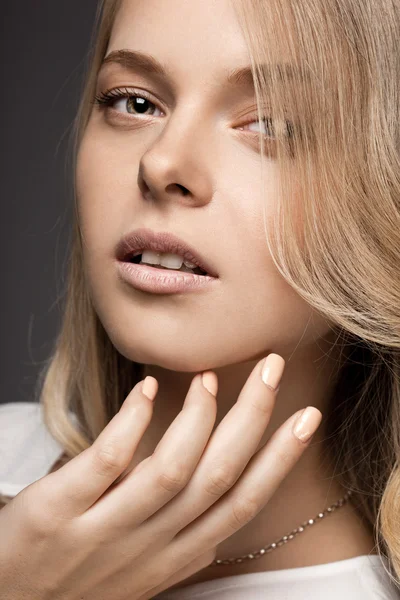 Retrato de la hermosa mujer — Foto de Stock