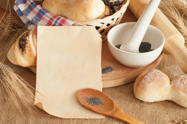 Verschiedenes süßes Backen auf einem Tisch — Stockfoto