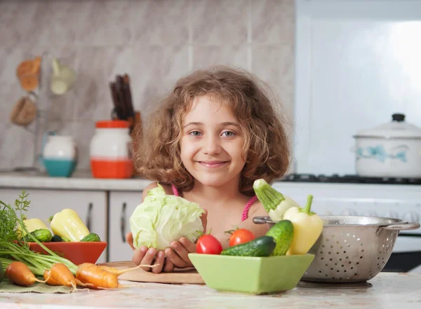 Girl preparing healthy food — Stock Photo, Image