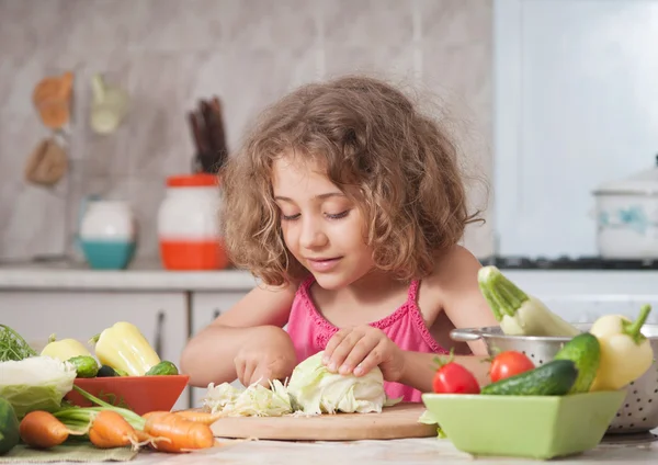 Girl preparing healthy food — Stock Photo, Image