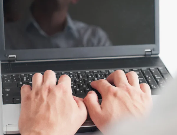 Male hands with laptop — Stock Photo, Image