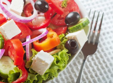 Taze Yunan salatası.