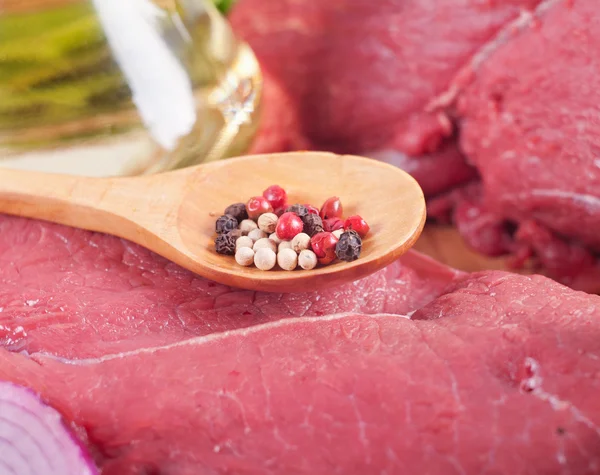 Gewürze und Fleisch — Stockfoto