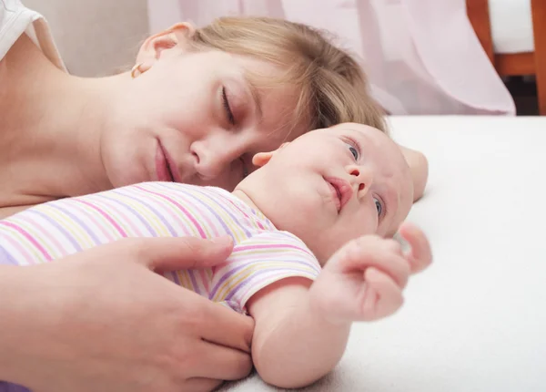 Mãe com bebê — Fotografia de Stock