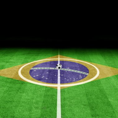 bir futbol sahası üzerinde Brezilya bayrağı