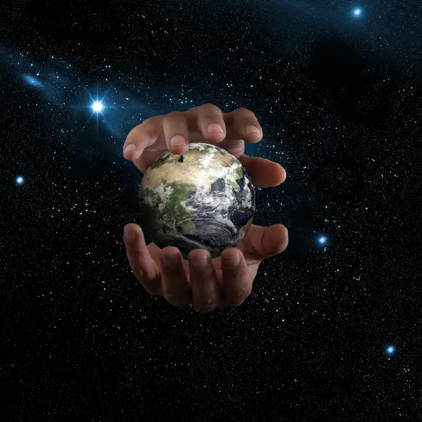 手に地球 — ストック写真