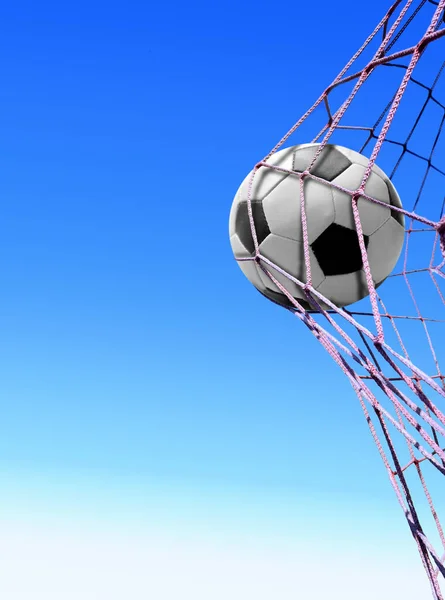 Ballon Football Dans Filet Avec Ciel Bleu — Photo