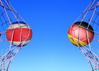 Kosta Rika ve Almanya bayraklarında iki futbol topu, bir ağ içinde