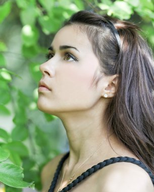 pus sıklıkta özlem, güzel, şirin genç kız portresi