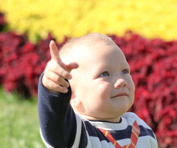 Happy child inflating soap bubbles — Stock Photo, Image